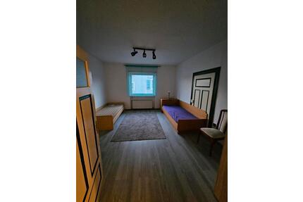 WG Zimmer Arbeiterzimmer - 400,00&nbsp;EUR Kaltmiete, ca.&nbsp; 136,00&nbsp;m&sup2; in Gaukönigshofen (PLZ: 97253)