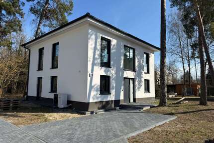 Haus zum Kaufen in Brandenburg - Blankenfelde-Mahlow 940.000,00 € 153 m²