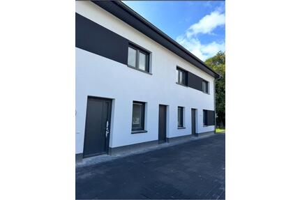 Große & moderne Doppelhaushälfte in Calberlah