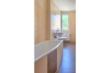 Wohnung zum Mieten in Zwickau 308,70 € 49 m²