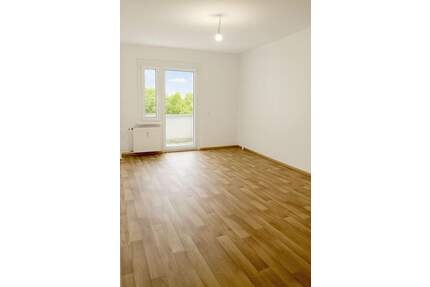 Angebot der Woche ! schöne 4-R.Wohnung ca.71,45m2 im 3.OG.mit schöner sonnigen Balkon zu vermieten. - Möckern Neu Külzau