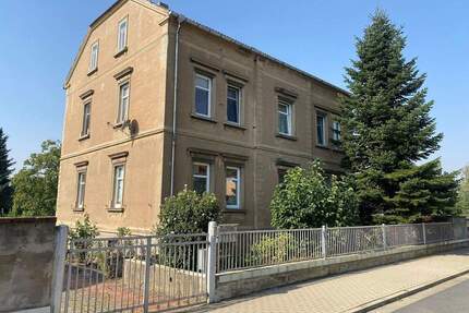 Großzügiges Wohnhaus mit Entwicklungspotenzial auf ca. 2.420 m² Grundstück in Weinböhla