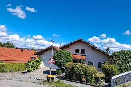 Sehr gepflegtes Wohnhaus mit 2 Wohneinheiten auf Erbbaugrundstück - Hutthurm