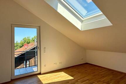 Traumhafte 3-Zimmer-Dachgeschosswohnung mit Südausrichtung und großem Balkon - Traunstein Kammer