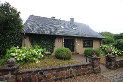 Haus zum Kaufen in Bergenhusen 377.000,00 € 264.88 m²