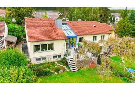 Großzügiges Einfamilienhaus mit ausgebautem Keller + Weitläufiger Garten + Saniert 1999 - Eichstätt / Landershofen