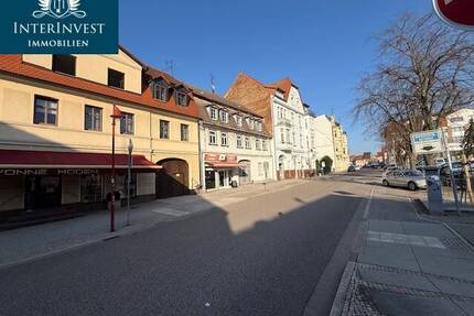 Wohn- und Geschäftshaus mit großem Entwicklungspotenzial Direkt am Marktplatz in Burg bei Magdeburg - Burg (bei Magdeburg)