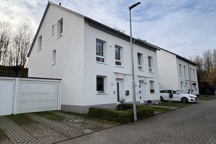 Doppelhaushälfte mit Neubaucharakter und Garage in WEG-Eigentum - Alsdorf / Hoengen