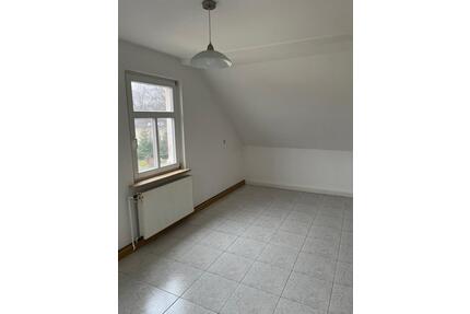 Großzügige 3 - Raum Dachgeschoßwohnung in 07819 Triptis