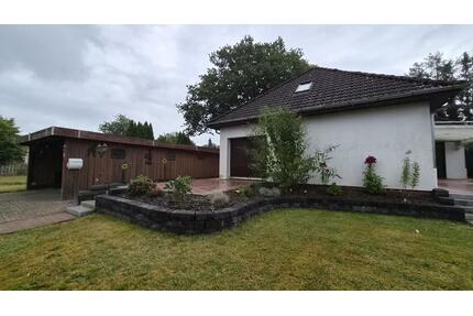 Walmdachbungalow mit Carport in grüner Wohnlage - Hambergen