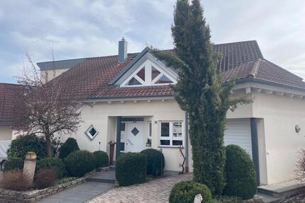 Schöne großzügige 2,5-Zi-Whg in Urbach mit Dachterrasse & Galerie