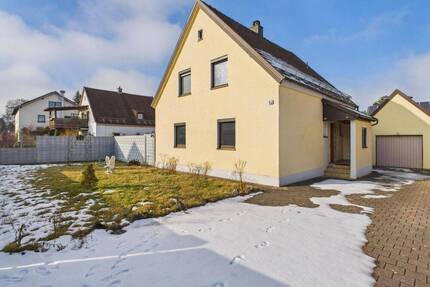 Sanierungsbedürftiges Einfamilienhaus mit großem Grundstück und viel Potenzial in ruhiger Lage - Garching Hart a. d. Alz