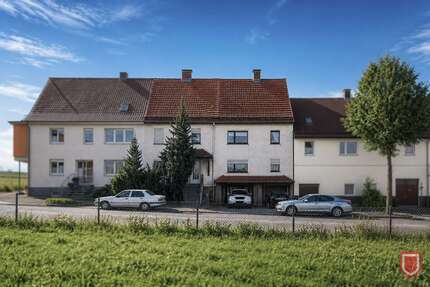 Großzügige Immobilie mit vielseitigen Nutzungsmöglichkeiten und Ausbaupotenz in Calden