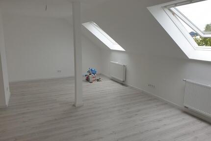 NÄHE BAHNHOFKAUFLAND,70 m2 DACHGESCHOSS WOHNUNG ZU VERMIETEN,SOFORT FREI - Herzogenrath
