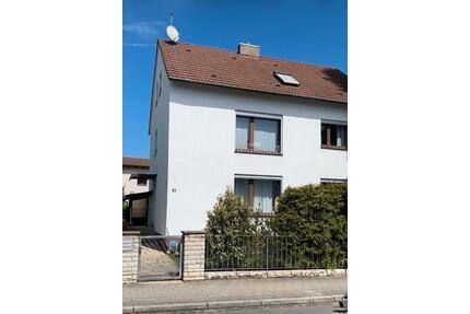 Kleine möblierte 2-Zi. DG-Wohnung - Fürth Atzenhof