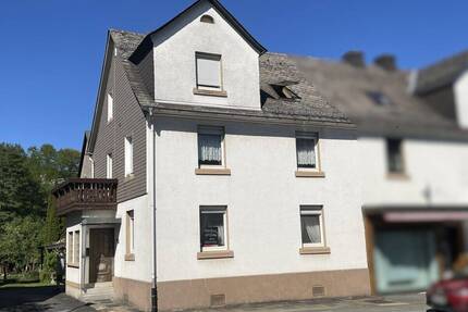 Ewersbach: Geräumige Doppelhaushälfte mit schönem Garten - Dietzhölztal / Ewersbach