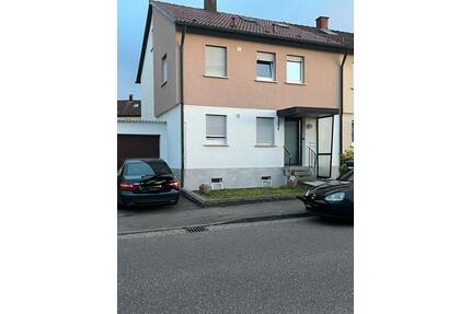 Charmante Doppelhaushälfte mit Garten , Garage & viel Potenzial - Deizisau