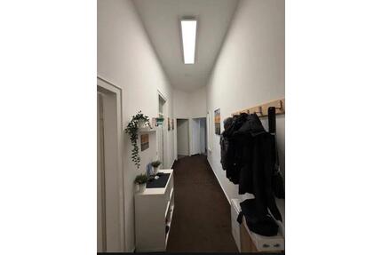 Schöne möblierte 2- Zimmer- Wohnung in Düsseldorf zu vermieten!
