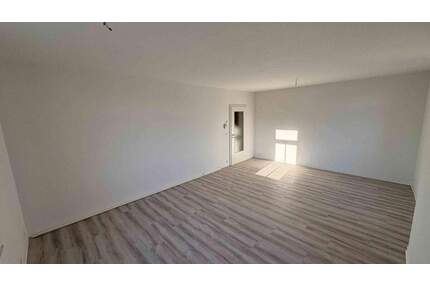 Erstbezug nach Kernsanierung - Perfekt geschnitten, 4-Zimmer Wohnung im Hochparterre, 2 großzügige Tageslichtbäder, XL-Garage,Gartenmitbenutzung - Eppendorf