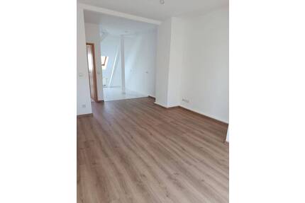 2-Zi.-DG-Whg | ruhige Lage | Bad mit Fenster | frisch renoviert - Leipzig Kleinzschocher