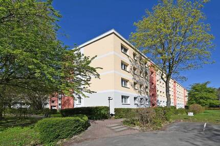 Schöne 2,5 Zimmer Hochparterre Wohnung in Elmshorn mit Balkon! Sanierter Zustand, vermietet!