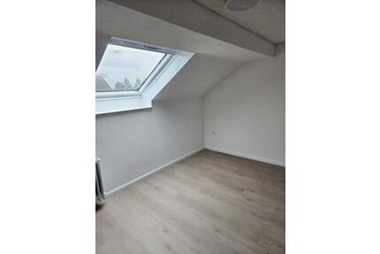 2 ZKB Dachgeschosswohnung - 900,00&nbsp;EUR Kaltmiete, ca.&nbsp; 70,00&nbsp;m&sup2; in Edingen-Neckarhausen (PLZ: 68535)