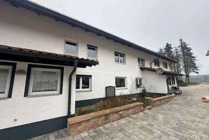 Anwesen mit 5 Wohnungen und Nebengebäuden Nähe Neuhaus am Inn
