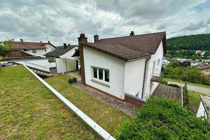 +++In unverbaubarer Lage: Charmantes Einfamilienhaus mit kleiner Einliegerwohnung, Panoramablick, Terrassen, Garten, Garage in ruhiger, idyllischer La - Waldfischbach-Burgalben