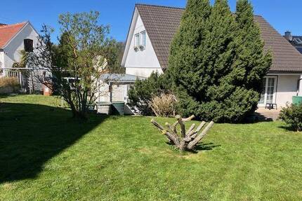 Freistehendes Einfamilienhaus im Bungalowstil zum ebenerdigen Wohnen mit gepflegtem Gartengrundstück und Garage und S... - Lichtentanne OT Schönfels