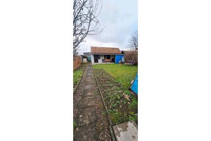 Kleingarten in Arnstadt - 3.200,00&nbsp;EUR Kaltmiete, ca.&nbsp; 0,00&nbsp;m&sup2; in Arnstadt (PLZ: 99310)