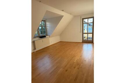 Sonnige Dachgeschoßwohnung mit großem Potential in Pfersee - Augsburg Bärenkeller