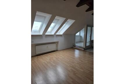 Charmante 3-Zimmer-Dachgeschosswohnung mit Wintergarten! - Hemhofen