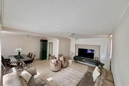 Stilvolle, Kernsanierte 3-4 Zimmer-Wohnung mit großem Balkon - Köln Heimersdorf