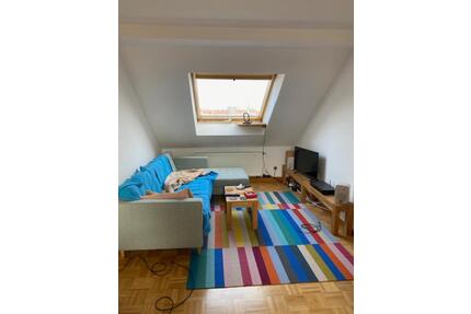 Schicke Dachgeschosswohnung! - 420,00&nbsp;EUR Kaltmiete, ca.&nbsp; 62,00&nbsp;m&sup2; in Meiningen (PLZ: 98617)