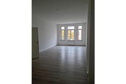 Schöne, helle 4- und 5 - Zimmer-Wohnung mit Balkon in Magdeburg – 122 m² und 135 m²