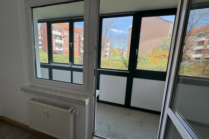 Gemütlich wohnen, großzügig genießen: 2-Raum-Wohnung mit Wintergarten in Gera-Bieblach!