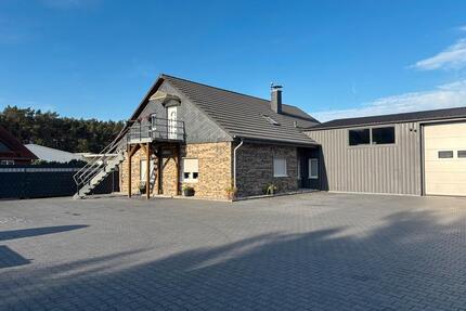 Schönes Zweifamilienhaus als Gewerbeobjekt - Adelheidsdorf