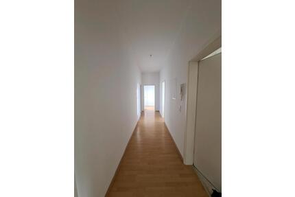 Traumhafter Blick ins Erzgebirge: Stilvolle 4-Zimmer-Altbauwoh - Hohenstein-Ernstthal