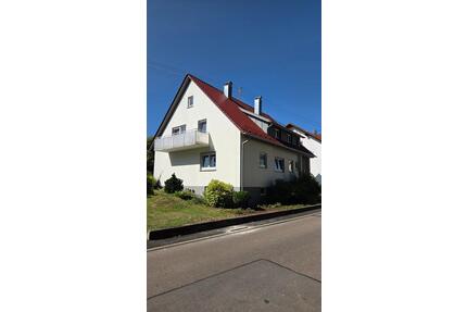 Renoviertes Zweifamilienhaus mit großem Grundstück - Aalen Dewangen