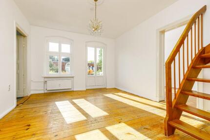 Modernisierte 4-Zimmer-Maisonette auf zwei Ebenen mit Balkon - Berlin Spandau