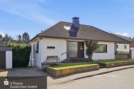 Haus zum Kaufen in Hellenthal 329.000,00 € 310 m²