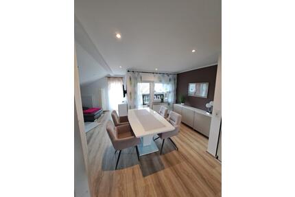 Schöne möbilerte DG Wohnung mit Balkon & EBK - Alsfeld