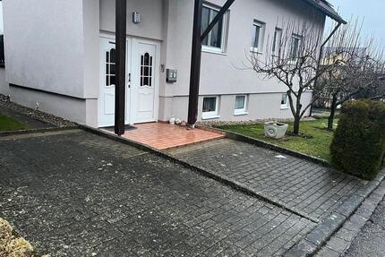 Helle 90 m² Wohnung mit EK & Garage - sofort frei - Höpfingen