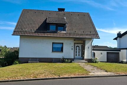 Schönes Einfamilienhaus - 295.000,00&nbsp;EUR Kaufpreis, ca.&nbsp; 132,00&nbsp;m&sup2; in Flammersfeld (PLZ: 57632)