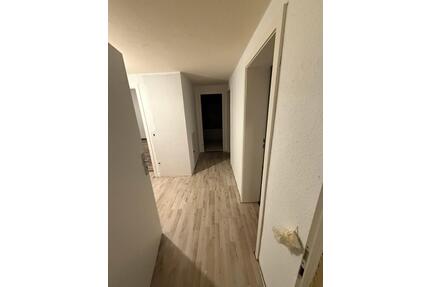 3 Zimmer Wohnung mit Balkon in Grevebbroich - Solingen Central