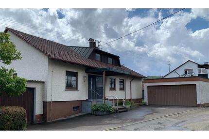 Traumhaftes Grundstück in Ortsrandlage mit Zweifamilienhaus - Allmersbach im Tal