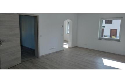 Wohnung 100m² zu vermieten - 1.000,00&nbsp;EUR Kaltmiete, ca.&nbsp; 100,00&nbsp;m&sup2; in Siebeldingen (PLZ: 76833)