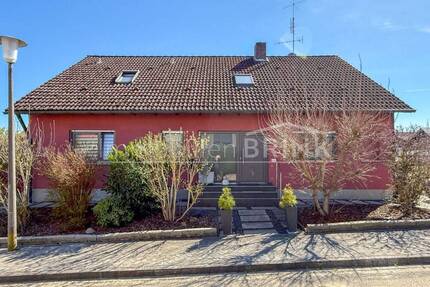 Großes Einfamilienhaus mit schöner Einliegerwohnung, Wohnküche, großem Grundstück, Schwedenofen, Doppelgarage in ruhiger Lage von Markt Erlbach