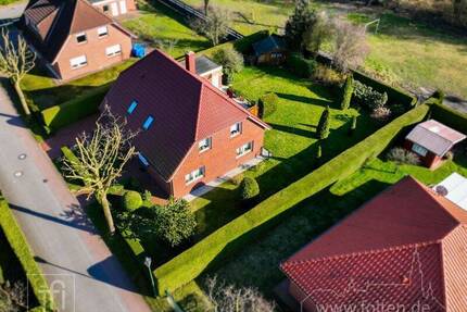 Sehr gepflegtes Einfamilienhaus in ruhiger Siedlungslage, inklusive Garage und neuwertigem Kaminofen - Detern
