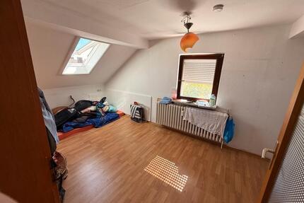 2 Zimmer Dachgeschosswohnung 46qm zu vermieten in Brendlorenzen - Bad Neustadt an der Saale